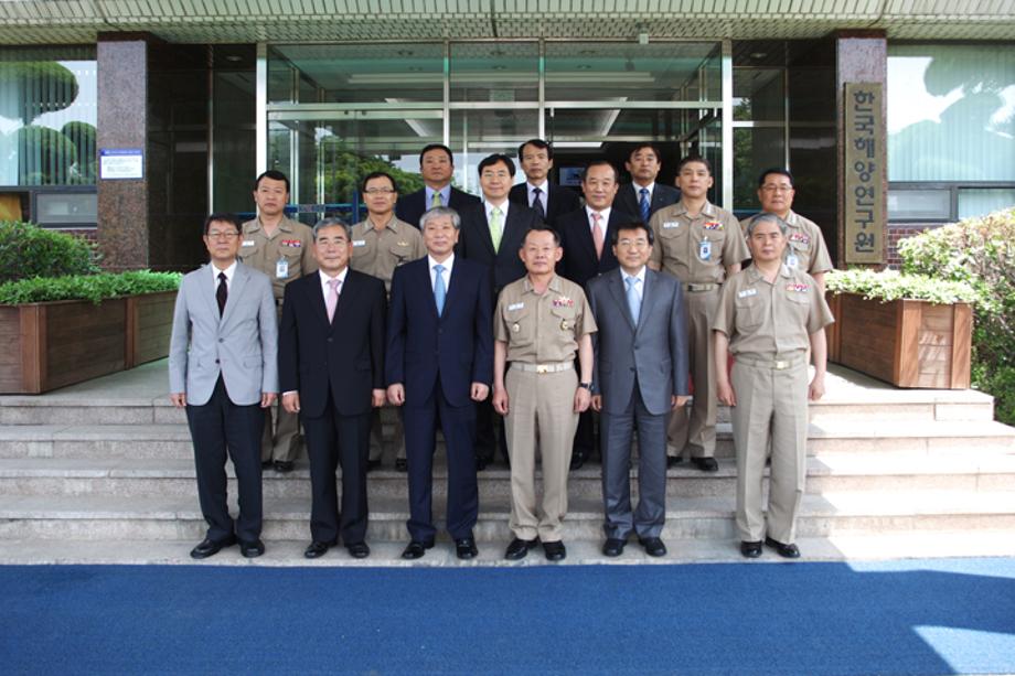 최윤희 해군 참모총장 일행 내방_image1